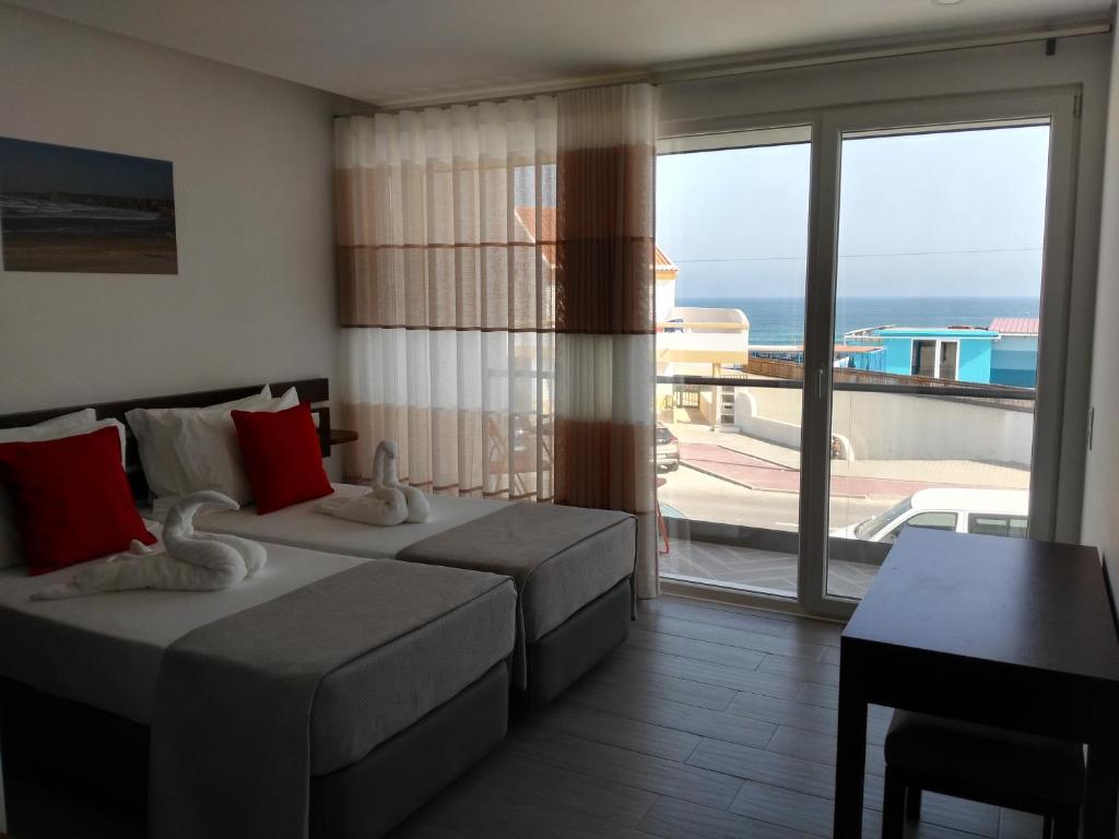 Двухместный (Двухместный номер с 2 отдельными кроватями и видом на море) гостевого дома Baleal 4 Surf, Балеал