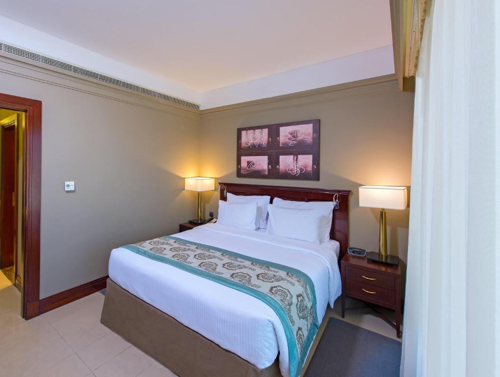 Четырехместный (Суперлюкс с 1 спальней) апарт-отеля Somewhere Hotel Apartment, Дубай