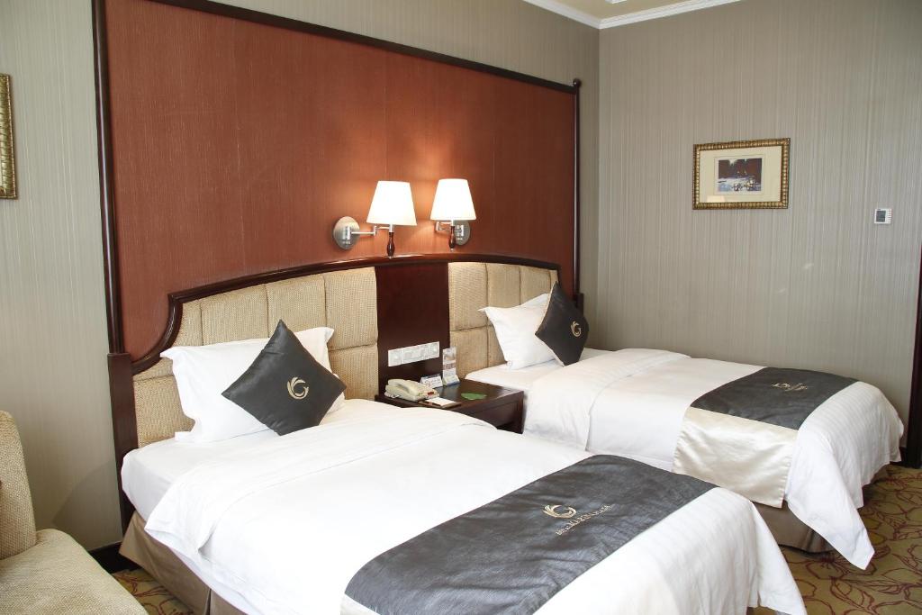 Двухместный (Улучшенный двухместный номер с 2 отдельными кроватями) отеля The Royal Marina Plaza Hotel Guangzhou, Гуанчжоу