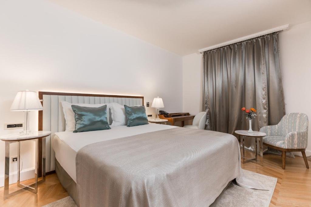 Двухместный (Улучшенный двухместный номер с 1 кроватью или 2 отдельными кроватями) отеля Hotel Milenij, Опатия