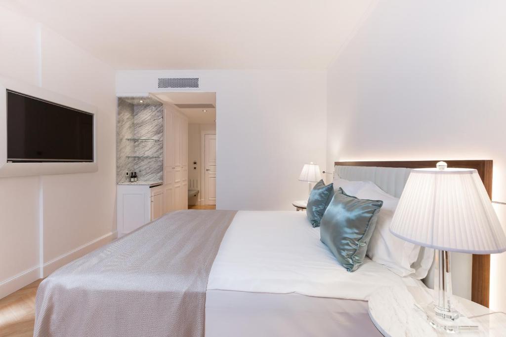 Двухместный (Улучшенный двухместный номер с 1 кроватью или 2 отдельными кроватями и видом на море) отеля Hotel Milenij, Опатия