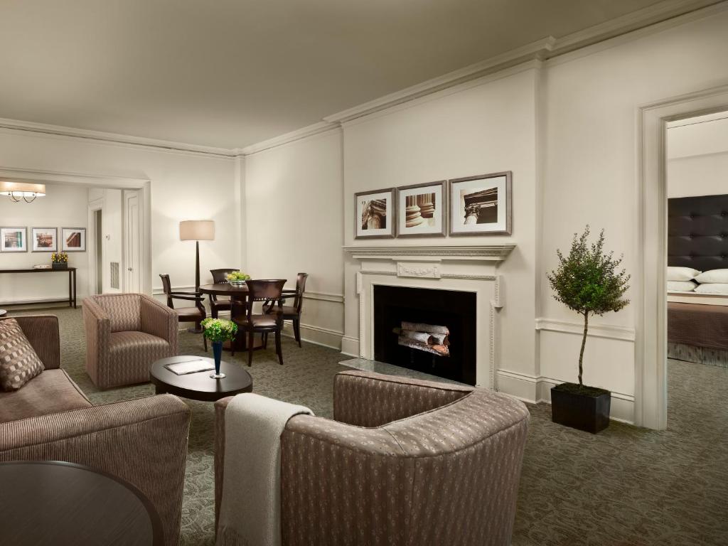 Сьюит (One Bedroom Residence with Den), AKA Rittenhouse Square