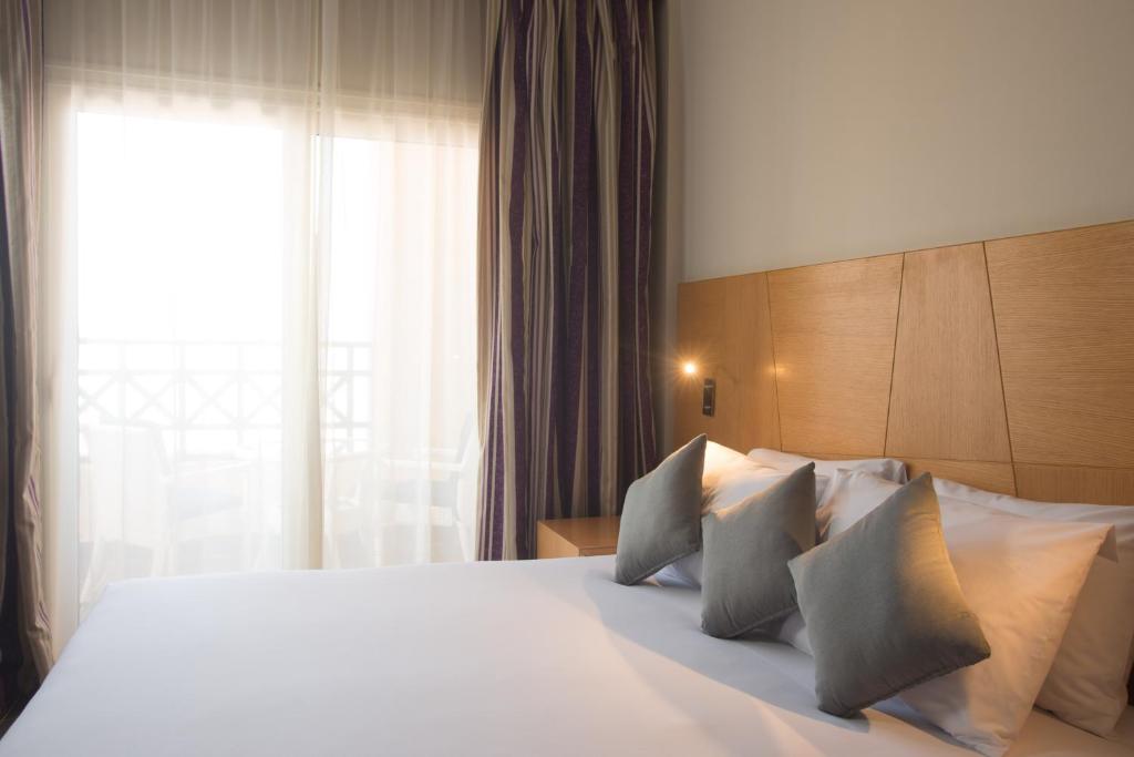 Двухместный (Двухместный номер с 1 кроватью или 2 отдельными кроватями, вид на горы) отеля EL Jabal Sokhna Hotel, Айн-Сохна