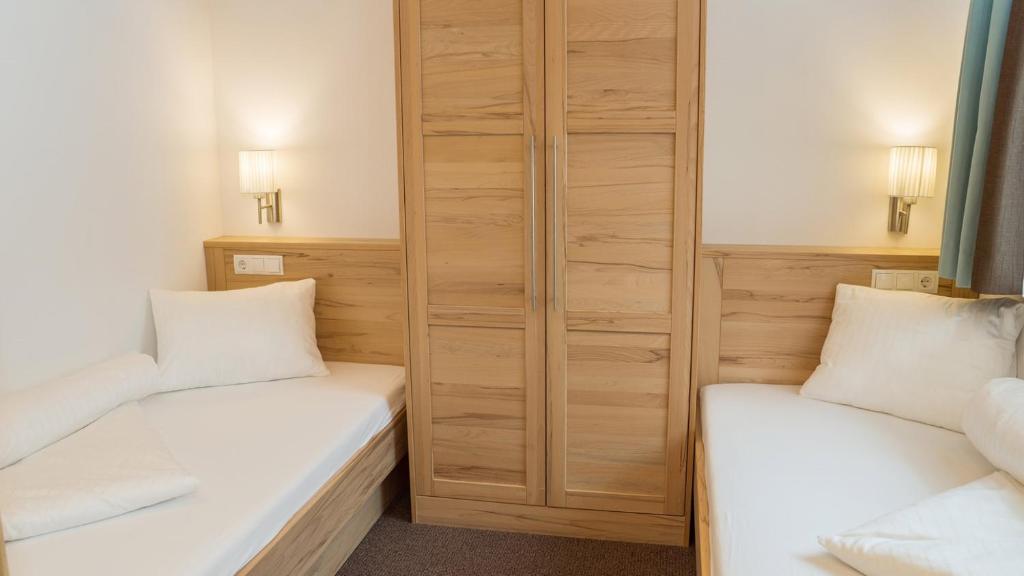 Двухместный (Стандартный двухместный номер с 2 отдельными кроватями и видом на горы) отеля Alpinhotel Monte Superior, Ишгль