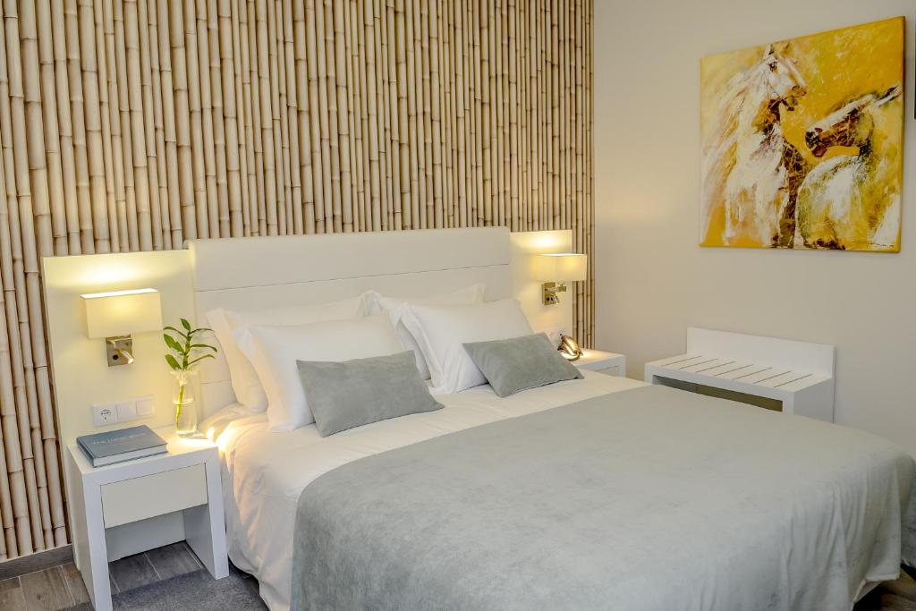 Двухместный (Двухместный номер с 1 кроватью или 2 отдельными кроватями и видом на бассейн) отеля Villamar Style Maison, Назаре