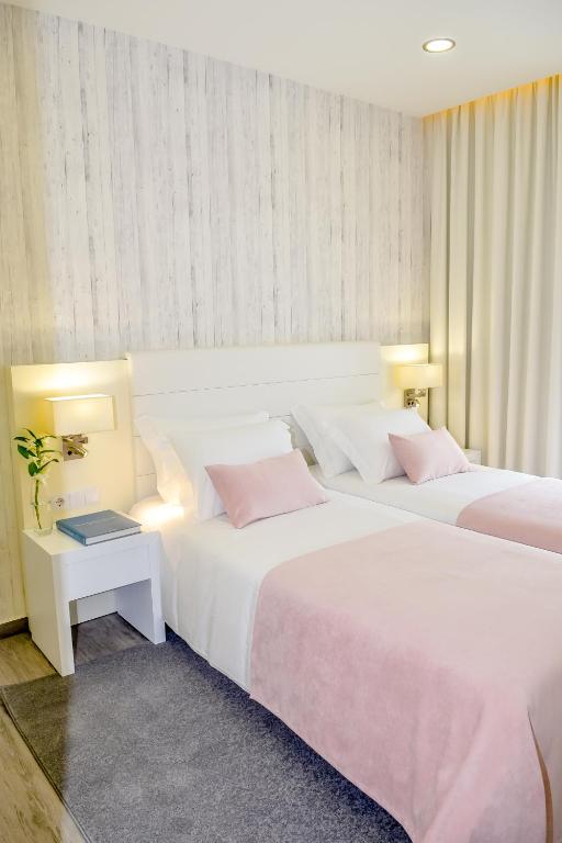Двухместный (Двухместный номер с 1 кроватью или 2 отдельными кроватями и балконом) отеля Villamar Style Maison, Назаре
