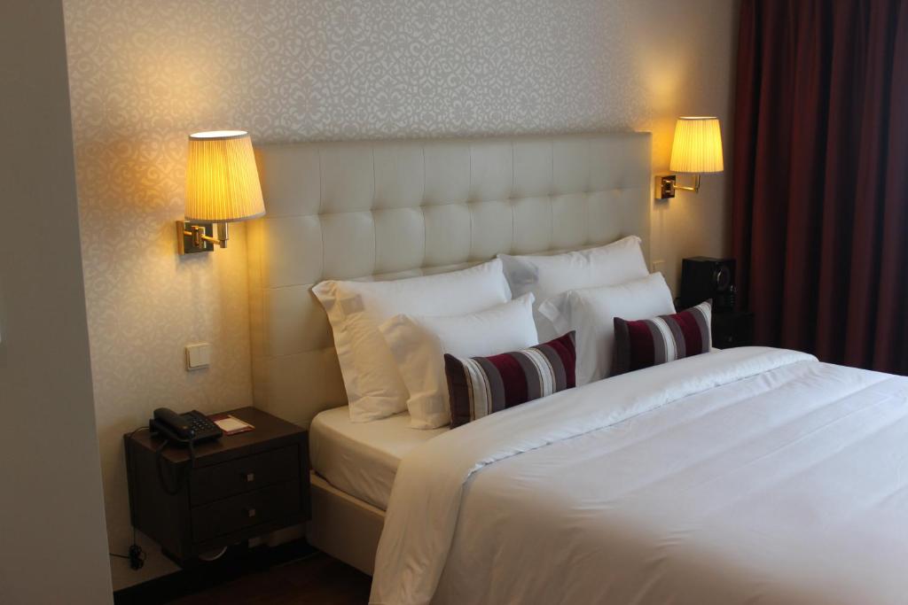 Двухместный (Улучшенный двухместный номер с 1 кроватью и видом на море) отеля Hotel Suave Mar, Эшпозенди