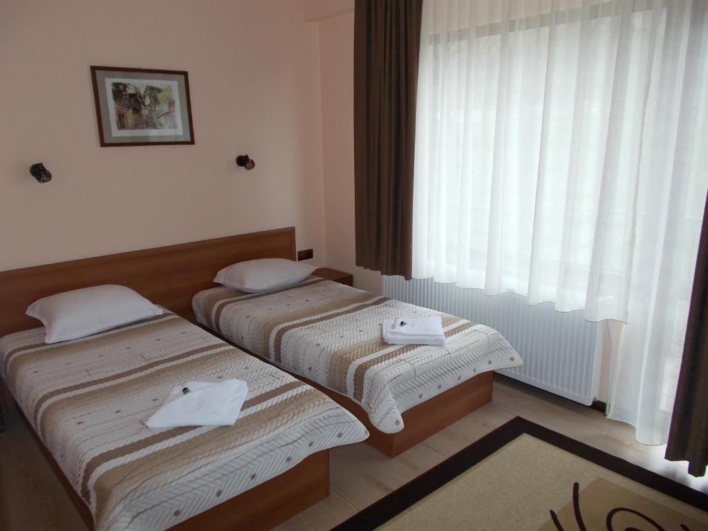 Двухместный (Двухместный номер с 1 кроватью и выходом к бассейну) отеля Panorama Family Hotel, Златоград