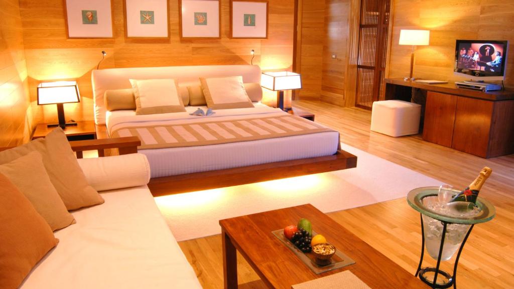 Вилла (Вилла над водой с гидромассажной ванной) курортного отеля Adaaran Prestige Water Villas - Premium All Inclusive, Мидуппару