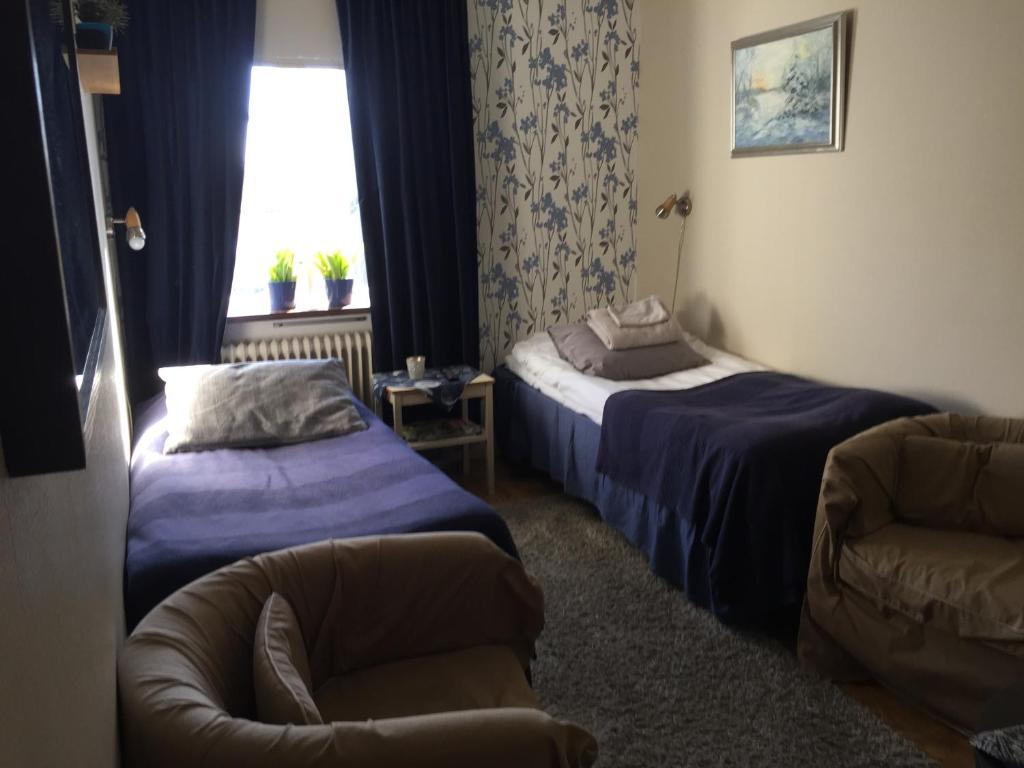 Двухместный (Двухместный номер с 1 кроватью или 2 отдельными кроватями и собственной ванной комнатой) отеля Höjdens Lågprishotell, Монстерас
