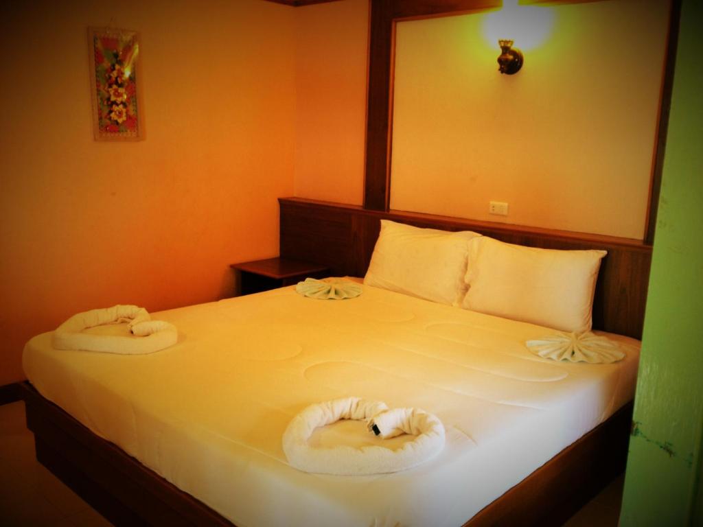 Двухместный (Улучшенный двухместный номер с 1 кроватью или 2 отдельными кроватями и видом на пляж) курортного отеля Mr. Black Resort, Пханган
