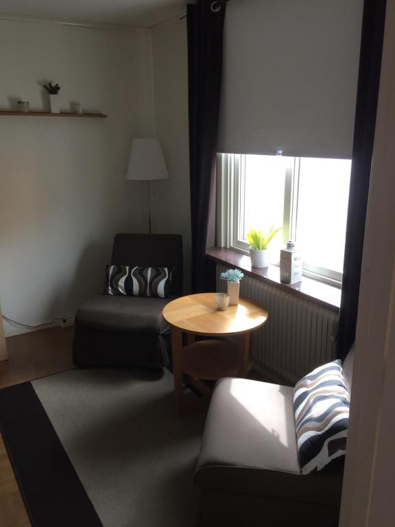 Двухместный (Двухместный номер с 1 кроватью или 2 отдельными кроватями и собственной внешней ванной комнатой) отеля Höjdens Lågprishotell, Монстерас