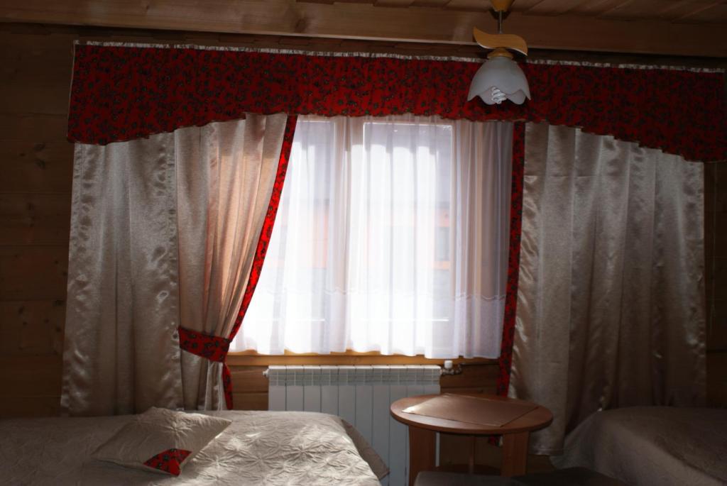 Трехместный (Трехместный номер с ванной комнатой) семейного отеля Pokoje u Gronicki, Буковина-Татшаньска