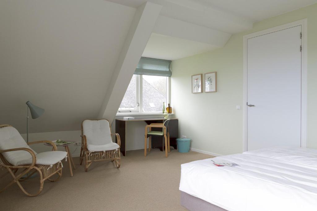 Двухместный (Просторный двухместный номер с 2 отдельными кроватями) отеля Landhuis Hotel Rikus, Гронинген