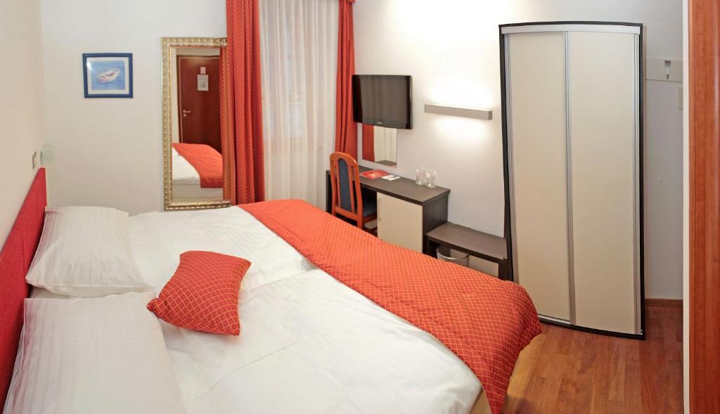 Двухместный (Двухместный номер «Комфорт» с 1 кроватью) отеля Hotel Monika, Трогир