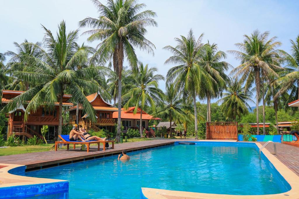 Курортный отель The Ford SunSet Beach Resort, Пханган