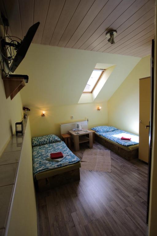 Двухместный (Двухместный номер с 2 отдельными кроватями и собственной ванной комнатой) семейного отеля Ubytovanie Zuzana, Попрад