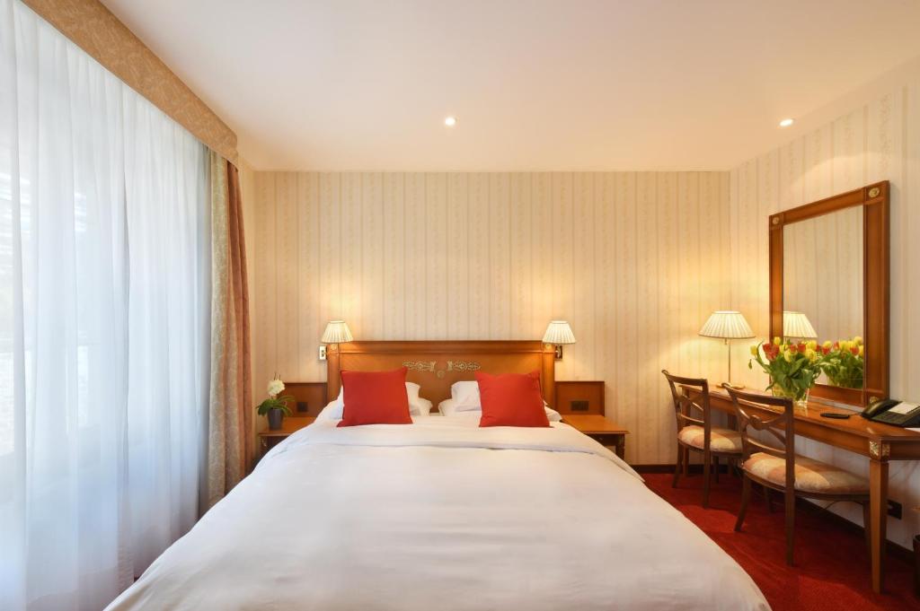 Двухместный (Двухместный номер эконом-класса с 1 кроватью) отеля Golf Hotel René Capt, Монтрё