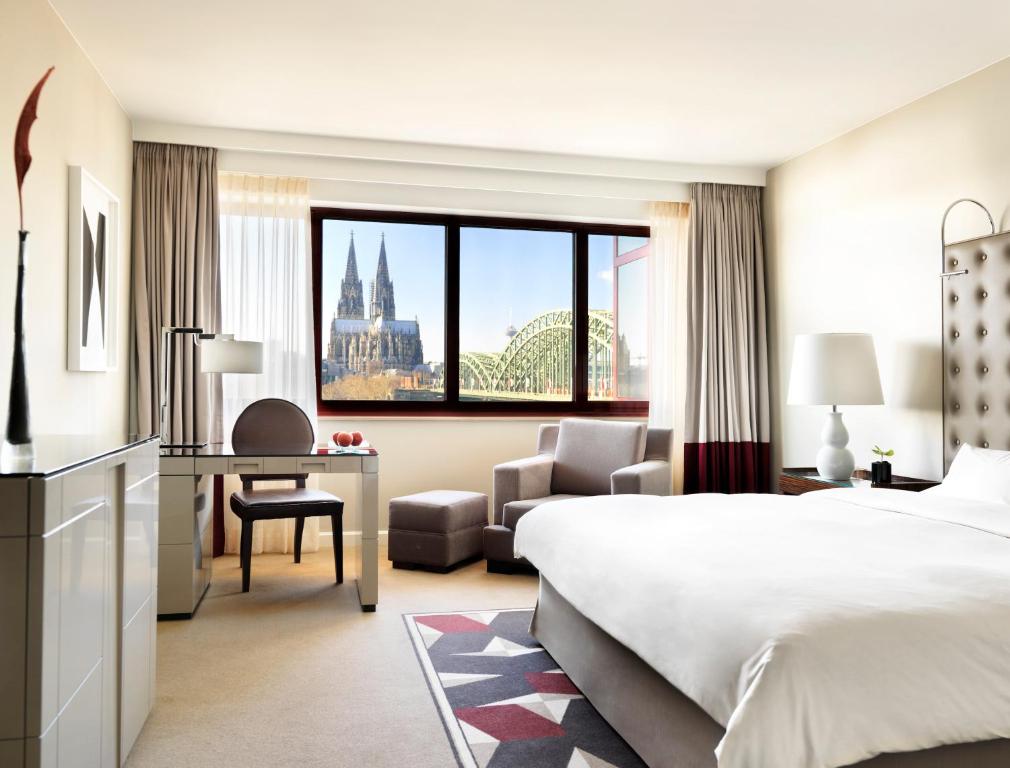 Двухместный (Номер с кроватью размера «king-size» и видом на Рейн), Hyatt Regency Köln