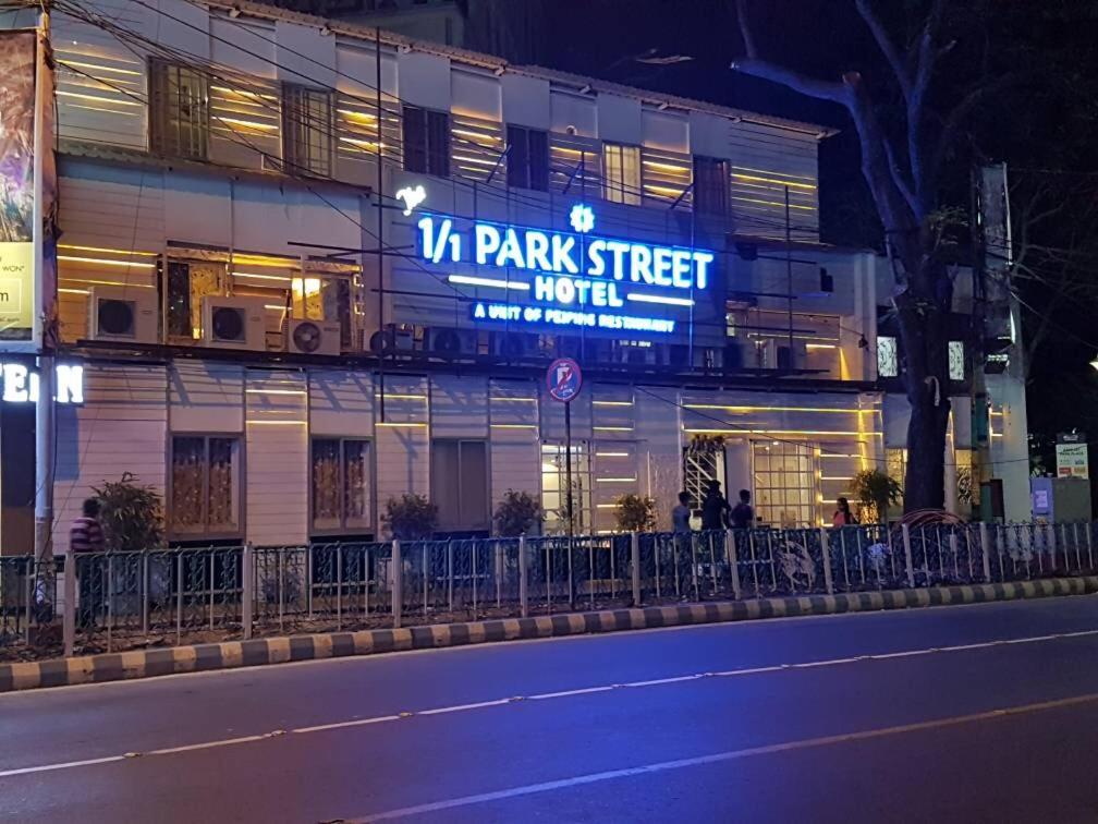 Отель 1/1 Park Street Hotel, Калькутта