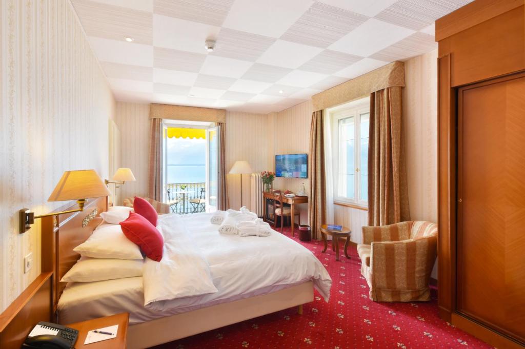 Двухместный (Двухместный номер Делюкс с 1 кроватью или 2 отдельными кроватями и видом на озеро) отеля Golf Hotel René Capt, Монтрё