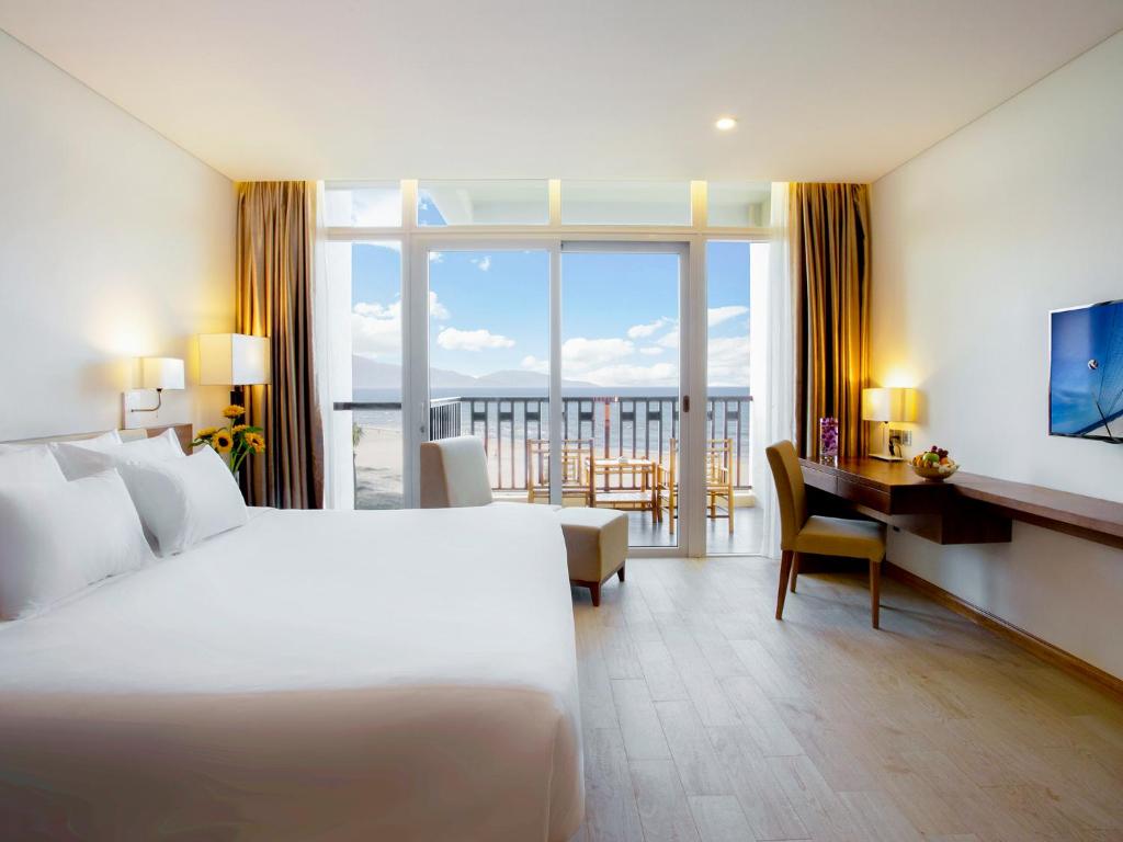 Двухместный (Premium Deluxe Double or Twin Room with Balcony - Ocean View), Centara Sandy Beach Resort Danang