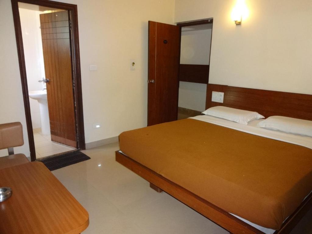 Двухместный (Стандартный двухместный номер с 1 кроватью и вентилятором) отеля Sheetal Residency, Бангалор