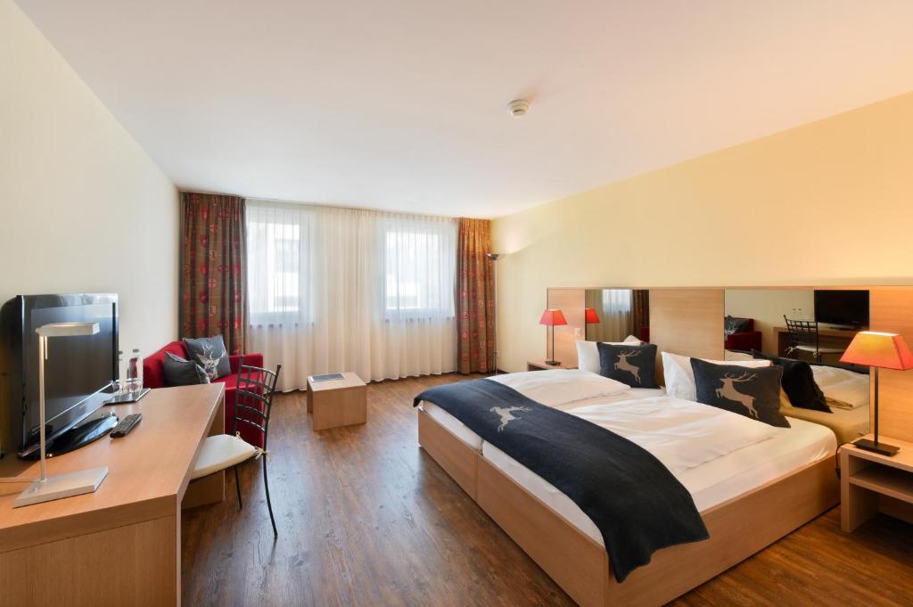 Двухместный (Улучшенный двухместный номер с 2 отдельными кроватями) отеля Hotel Piz St. Moritz, Санкт-Мориц