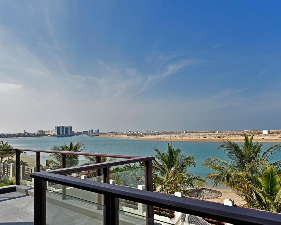 Вилла (Вилла с 4 спальнями и бассейном, вид на море) курортного отеля Jannah Resort & Villas Ras El Khaimah, Рас-эль-Хайма
