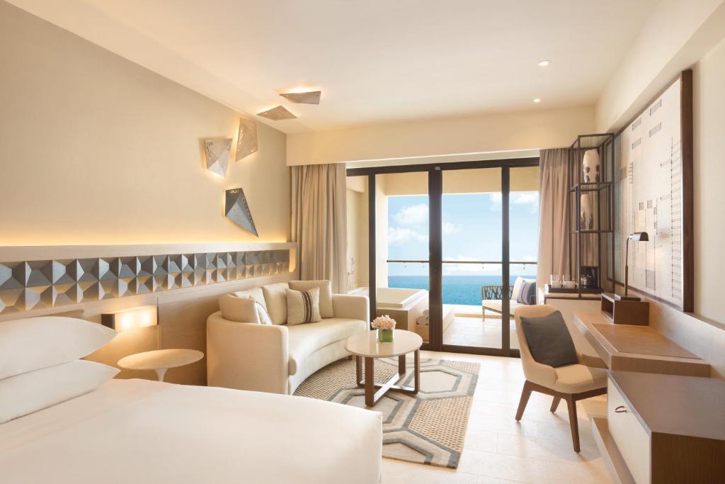 Четырехместный (Двухместный номер Ziva Sky Master с 1 кроватью, рядом с океаном - Только для взрослых) курортного отеля Hyatt Ziva Cancun, Канкун