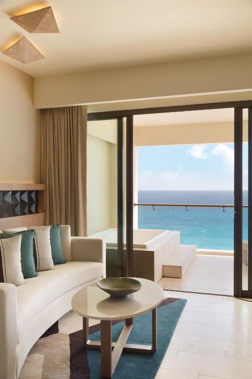 Четырехместный (Двухместный номер Ziva Master с 1 кроватью, рядом с океаном - Только для взрослых) курортного отеля Hyatt Ziva Cancun, Канкун