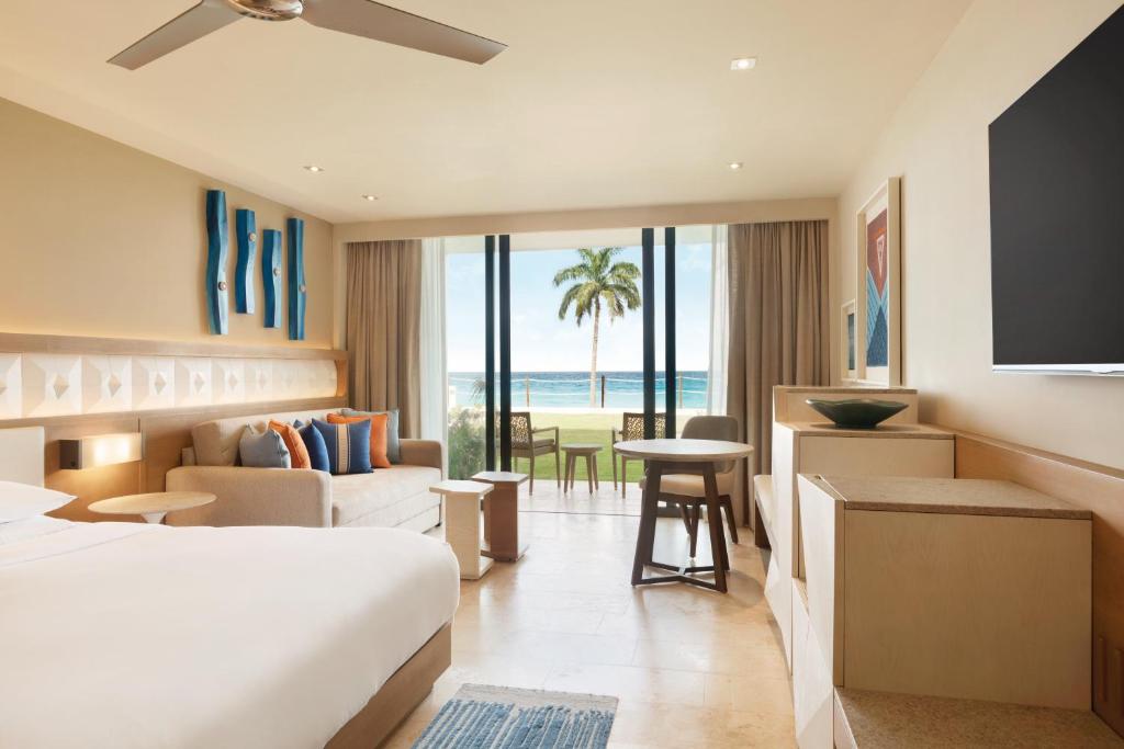 Трехместный (Номер Ziva с кроватью размера «king-size») курортного отеля Hyatt Ziva Cancun, Канкун