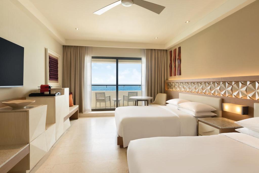 Четырехместный (Клубный двухместный номер с 1 кроватью и прямым видом на океан) курортного отеля Hyatt Ziva Cancun, Канкун