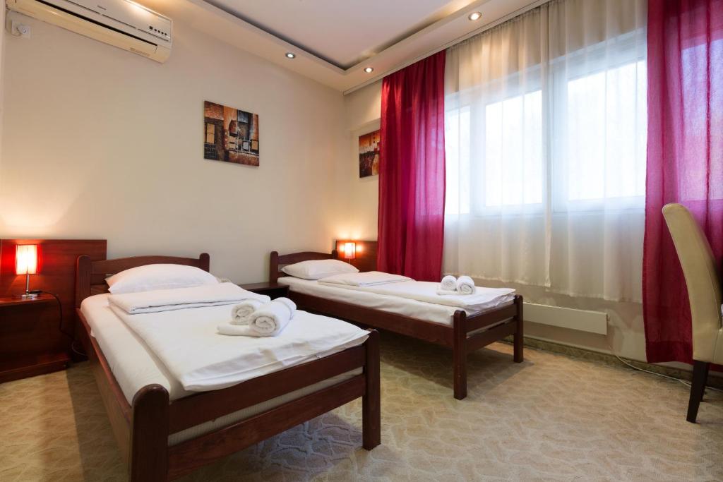 Двухместный (Двухместный номер эконом-класса с 2 отдельными кроватями) отеля Hotel Villa Panorama, Белград