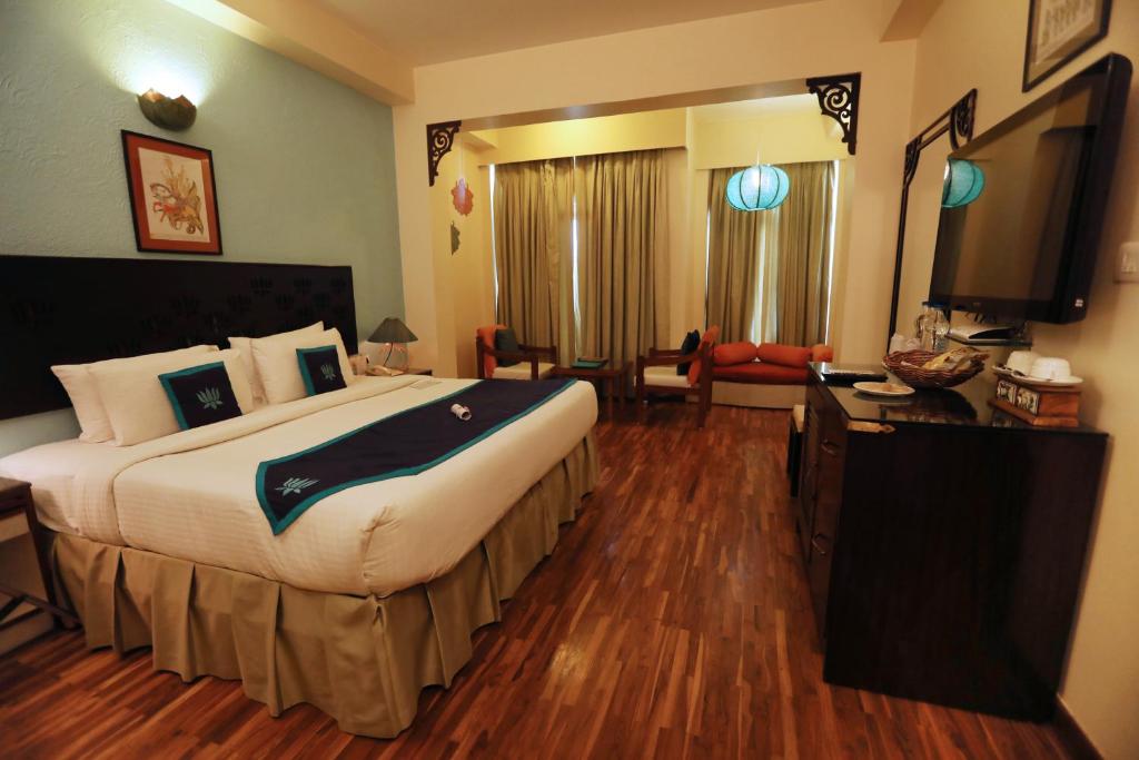 Двухместный (Premium Room 180 Degree River View) отеля Ganga Kinare - A Riverside Boutique Hotel, Ришикеш