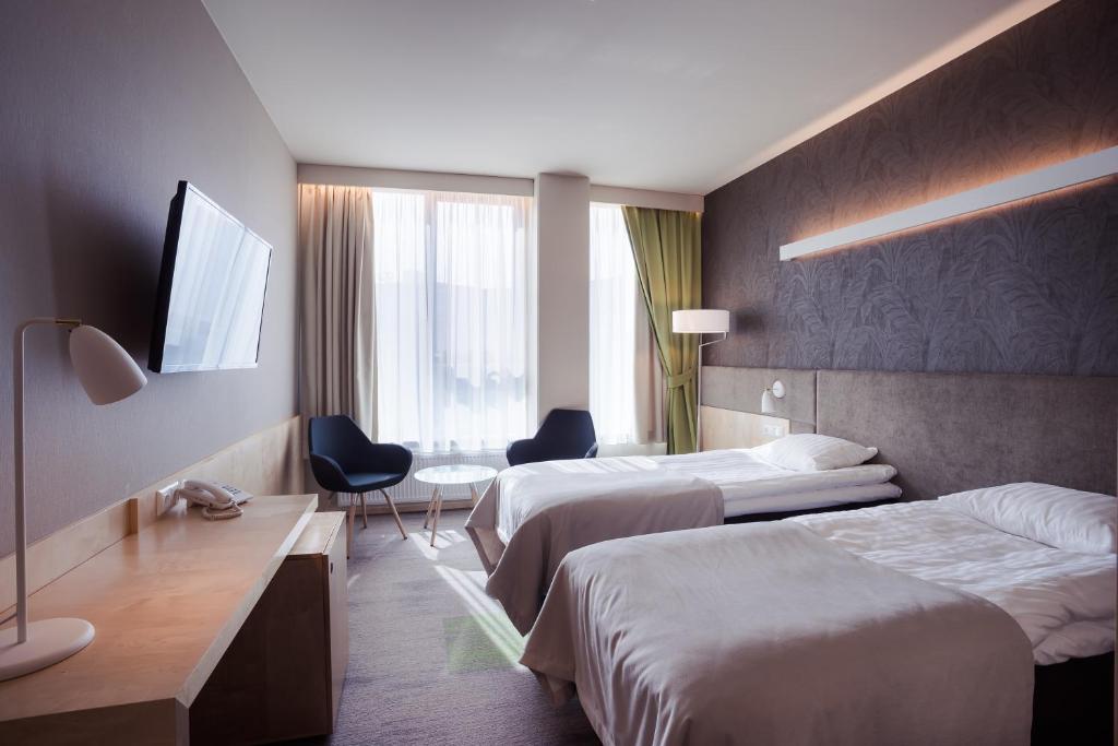 Двухместный (Улучшенный двухместный номер с 1 кроватью или 2 отдельными кроватями) отеля Hotel Tartu, Тарту