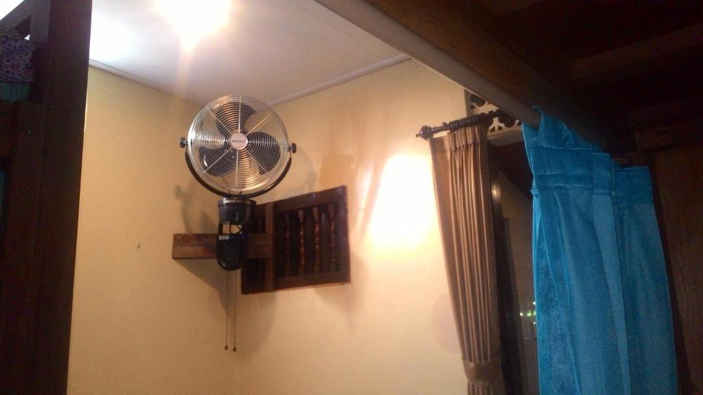 Номер (Кровать в общем 6-местном номере для мужчин и женщин), Liang House and Hostel