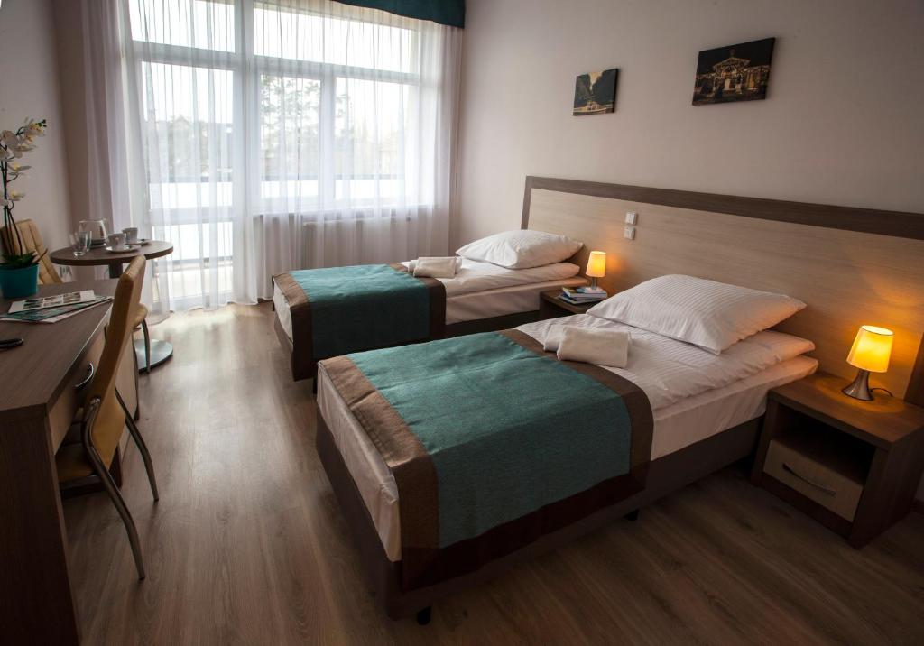 Двухместный (Двухместный номер с 2 отдельными кроватями) курортного отеля Dom Zdrojowy Цехоцинек