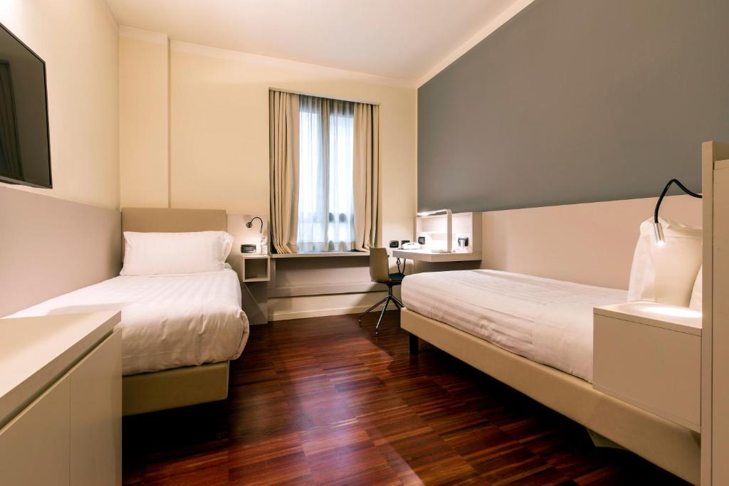 Двухместный (Двухместный номер с 2 отдельными кроватями) отеля 43 Station Hotel, Милан