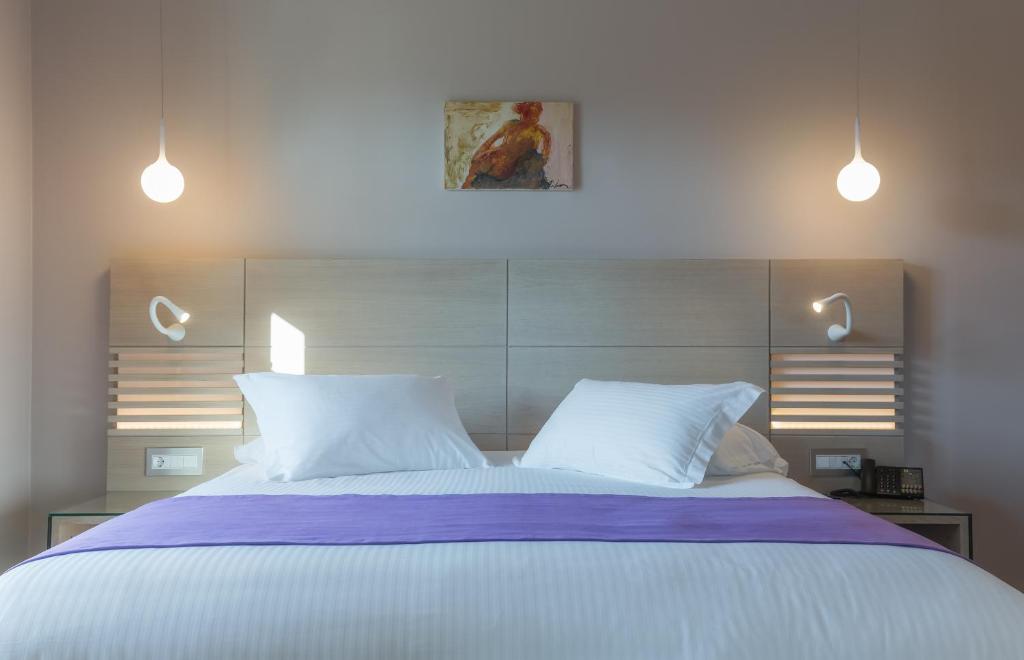 Двухместный (Двухместный номер Делюкс с 1 кроватью или 2 отдельными кроватями, частичный вид на озеро) отеля Hydrama Grand Hotel, Драма