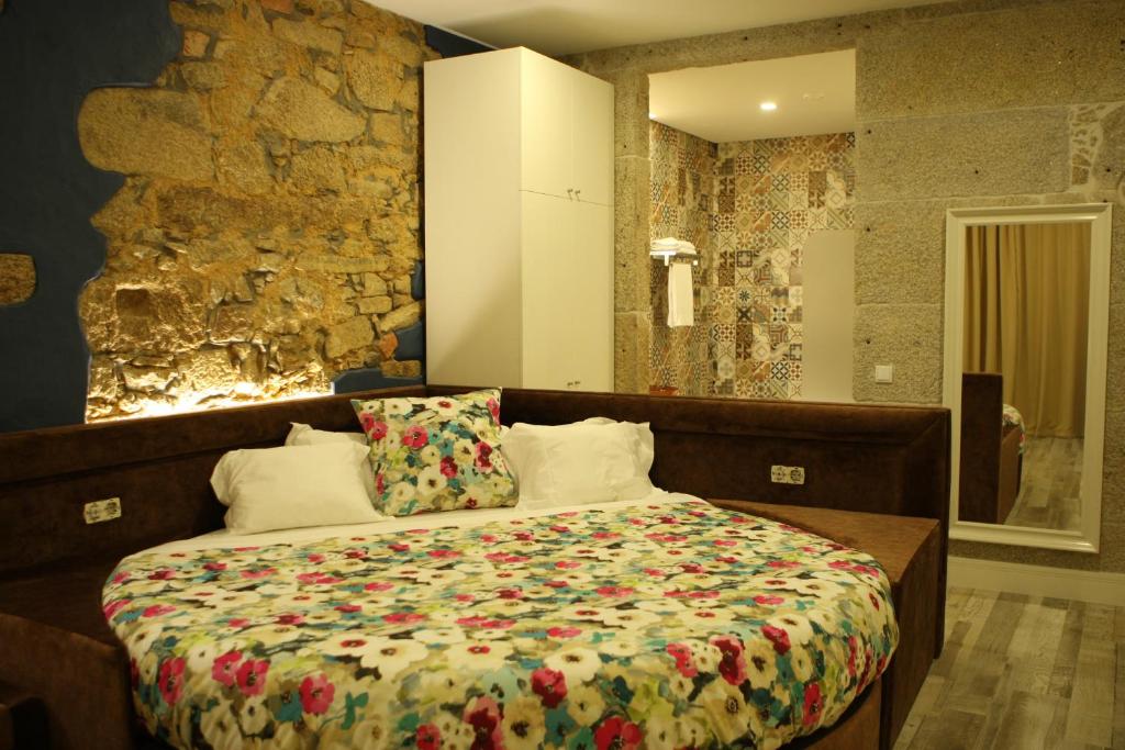 Сьюит (Суперлюкс с гидромассажной ванной) отеля Art'otel Barcelos, Барселуш