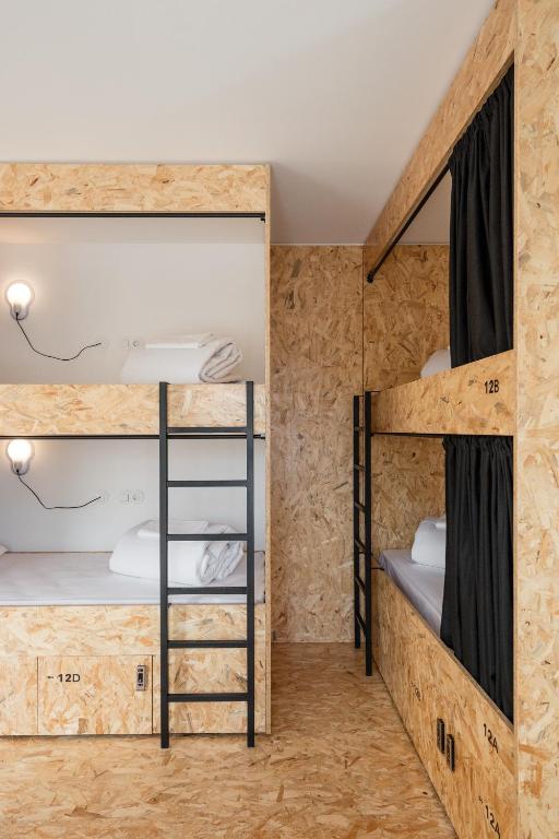 Номер (Кровать в общем 6-местном номере для мужчин и женщин) хостела Hostel Conii & Suites Algarve, Картейра