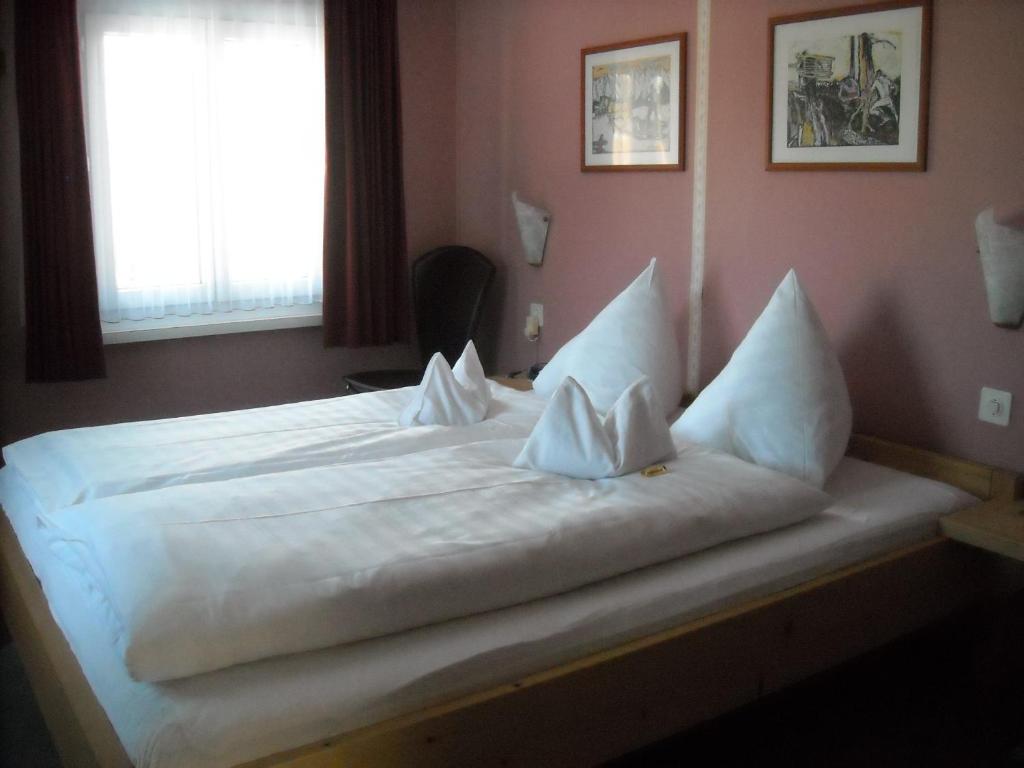 Двухместный (Двухместный номер с 1 кроватью, душем и туалетом) отеля Hotel Garni Ursalina, Бад-Рагац