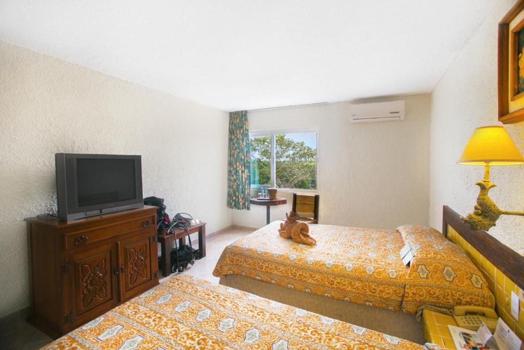 Двухместный (Стандартный номер с основными удобствами и видом на парковку) отеля Casa del Mar Cozumel Hotel & Dive Resort, Косумель