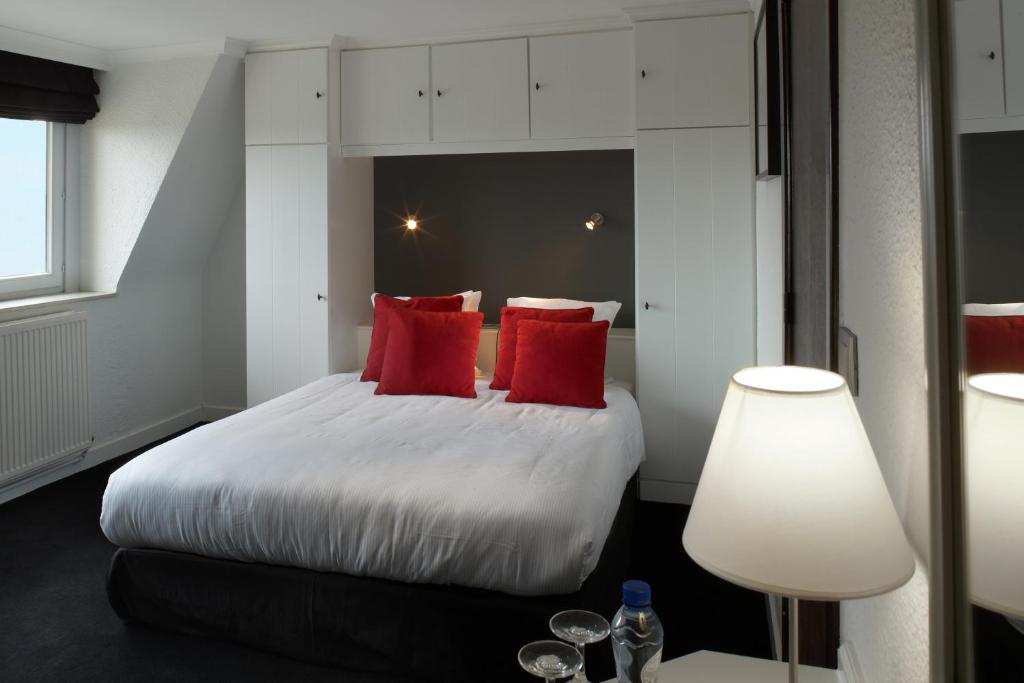 Двухместный (Двухместный номер с 1 кроватью или 2 отдельными кроватями) отеля Beach Hotel - Auberge des Rois, Де-Хаан