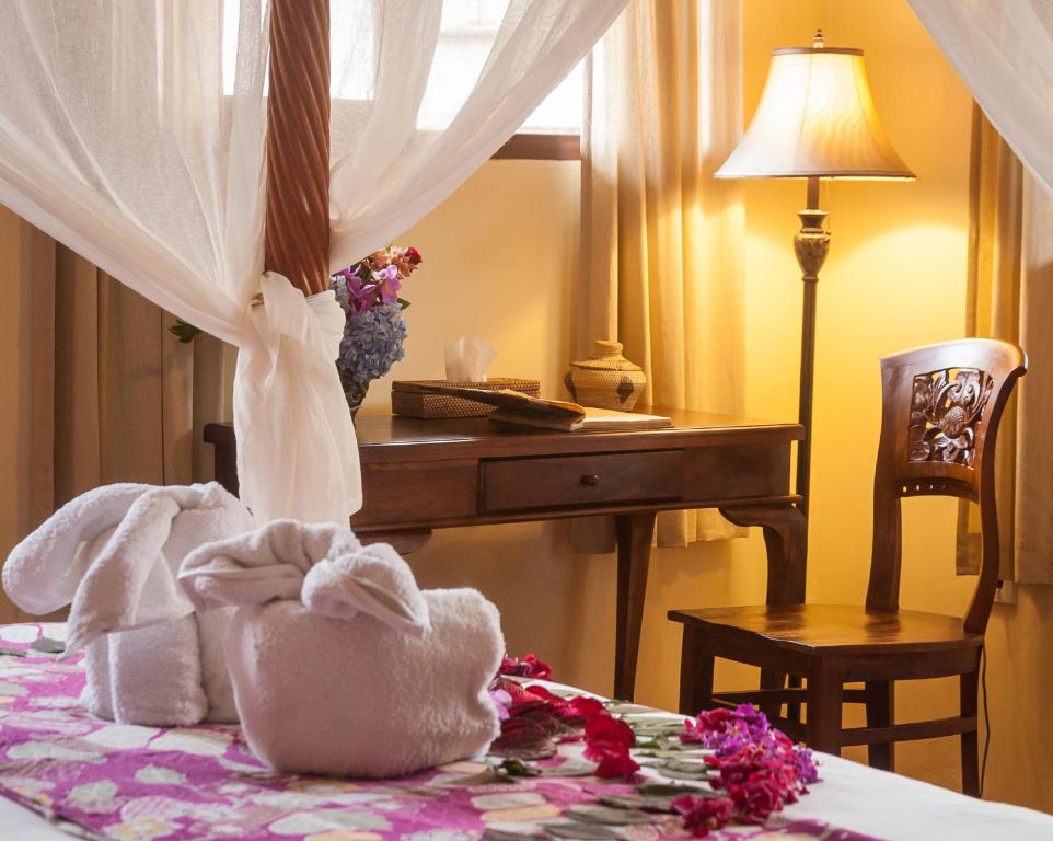 Двухместный (Номер «Премиум» с кроватью размера «king-size», вид на сад) отеля Taman Rahasia Tropical Sanctuary and Spa, Убуд