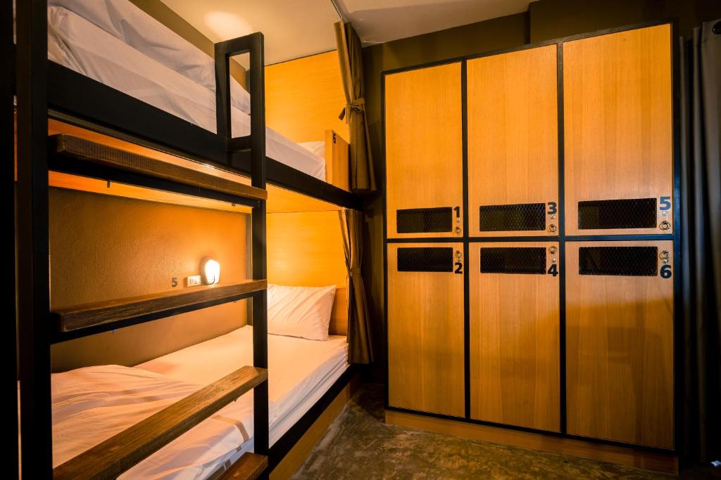 Номер (Кровать в общем 6-местном номере для мужчин и женщин) хостела Seacation Krabi, Краби