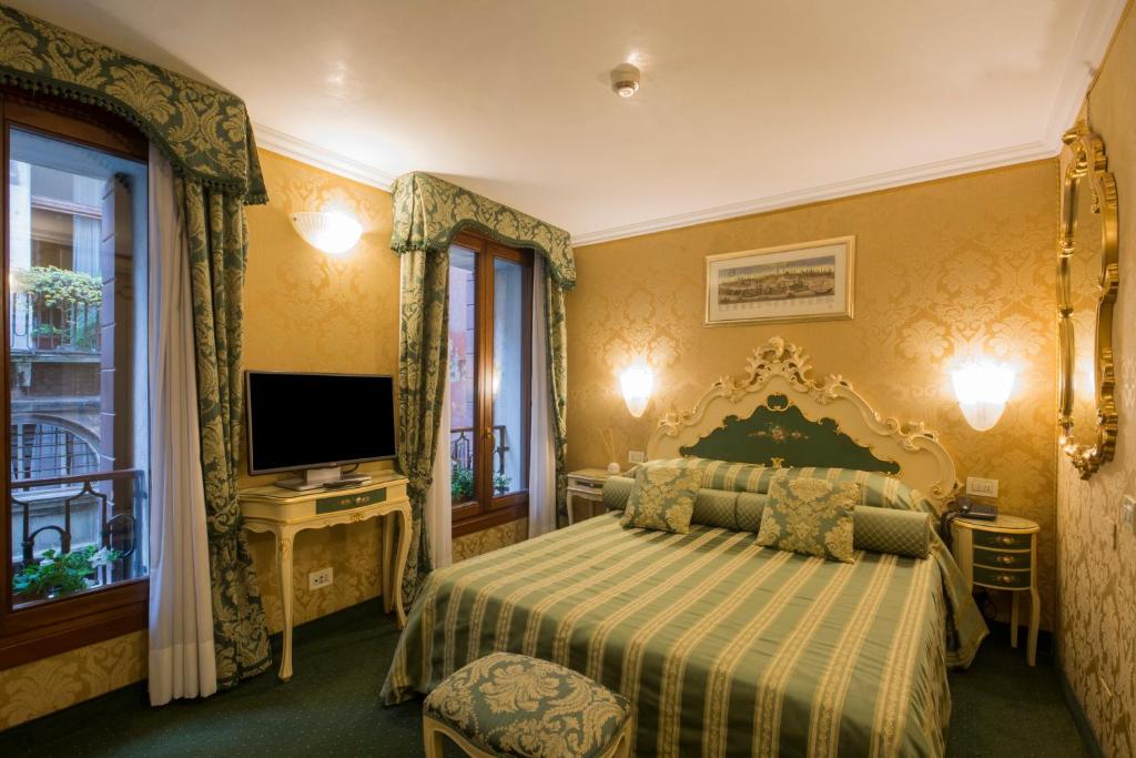 Двухместный (Классический двухместный номер с 1 кроватью) отеля Hotel Becher, Венеция