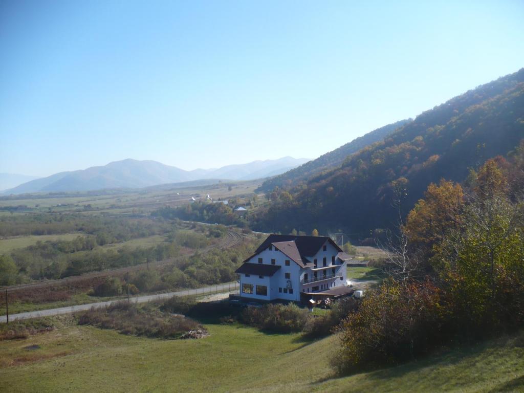 Двухместный (Стандартный двухместный номер с 2 отдельными кроватями и видом на горы) гостевого дома Pensiune Marginimea Sibiului, Сибиел