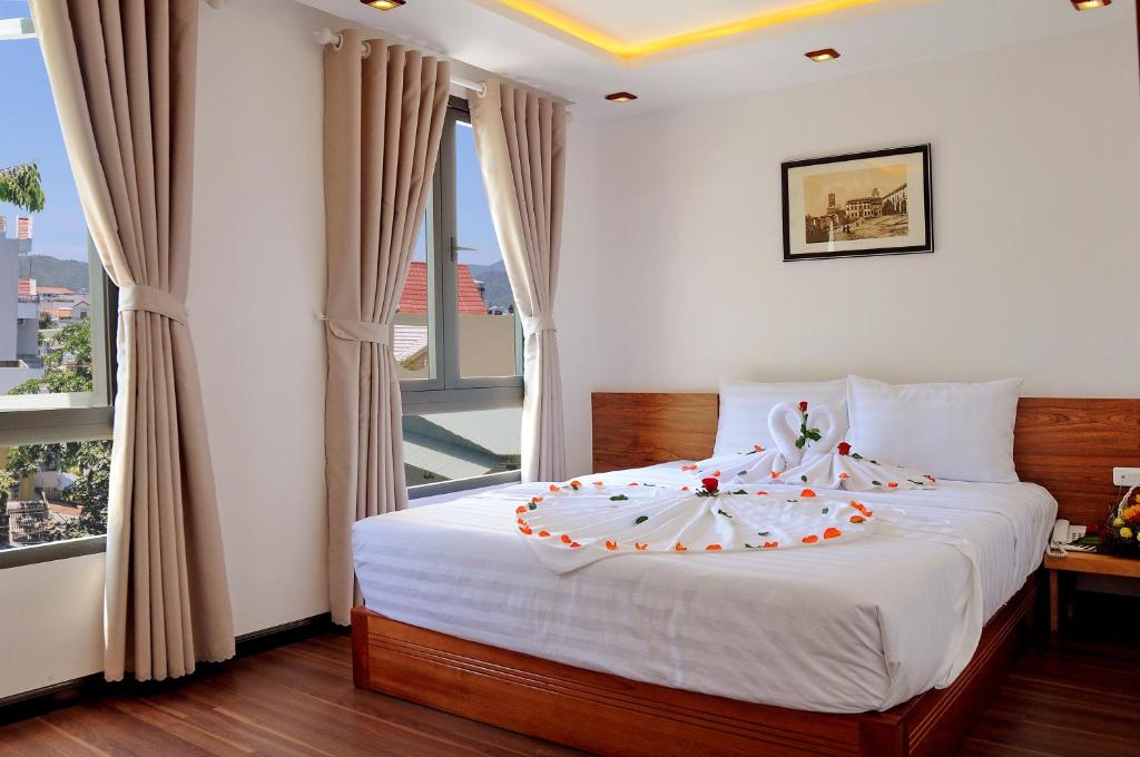 Двухместный (Улучшенный двухместный номер с 1 кроватью) отеля Nha Trang Stelle Hotel, Нячанг